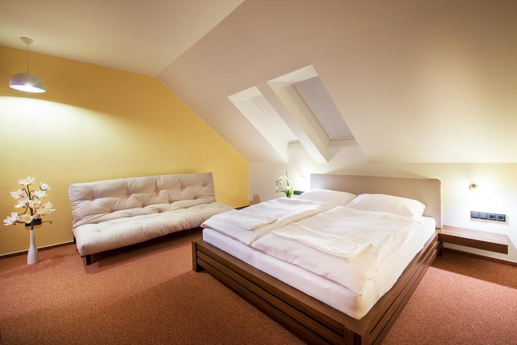 Relax21 Hotel Uhersky Ostroh Værelse billede