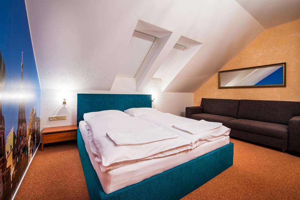 Relax21 Hotel Uhersky Ostroh Værelse billede